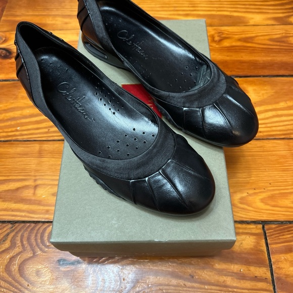 Cole Haan Black Leather Flats - Picture 1 of 5
